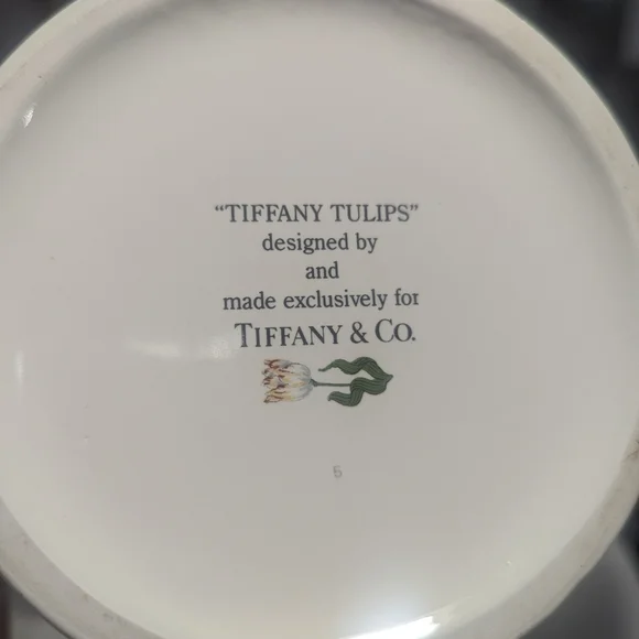 Tiffany Tulips Pattern water pitcher. - Picture 4 of 7